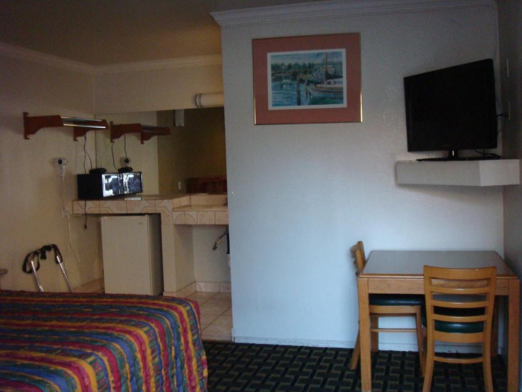 American Inn South El Monte Room photo