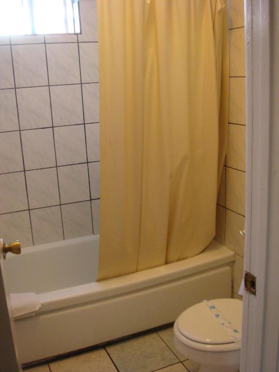 American Inn South El Monte Room photo