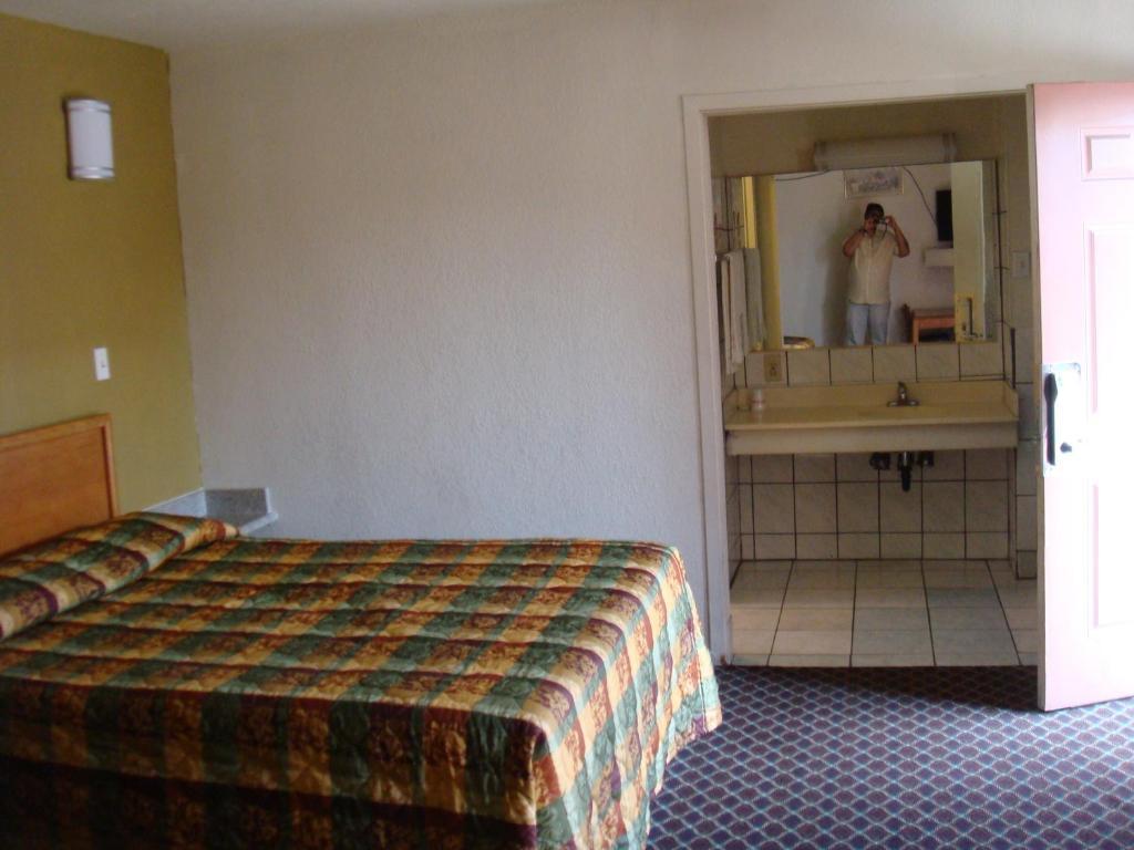 American Inn South El Monte Room photo