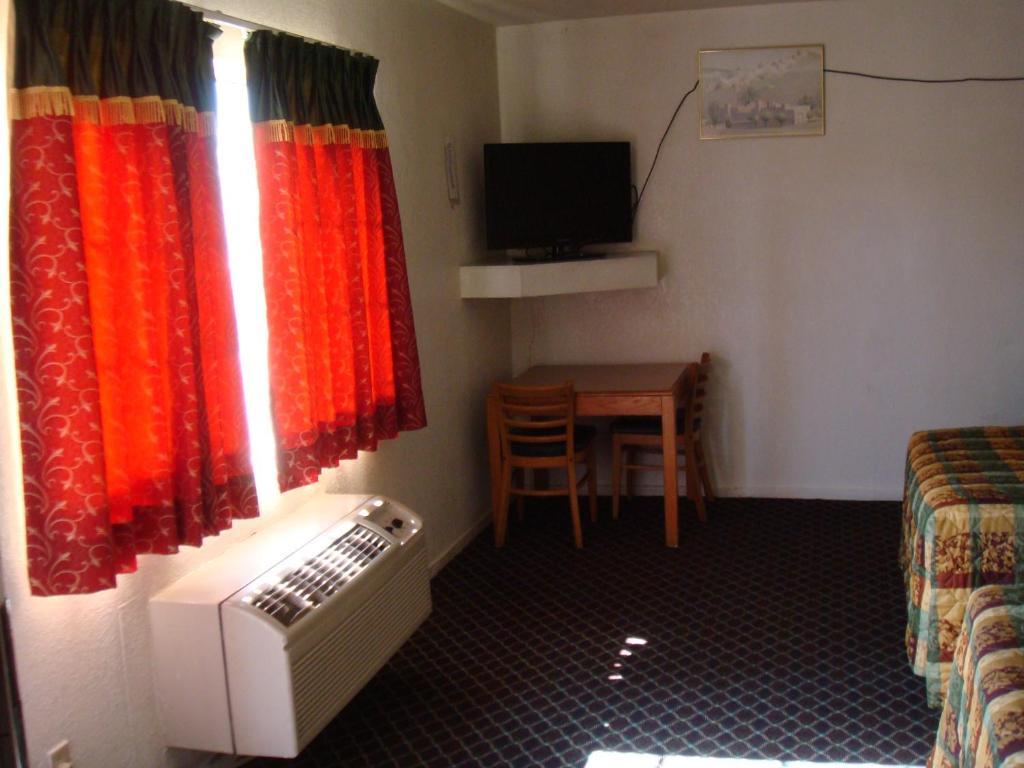 American Inn South El Monte Room photo